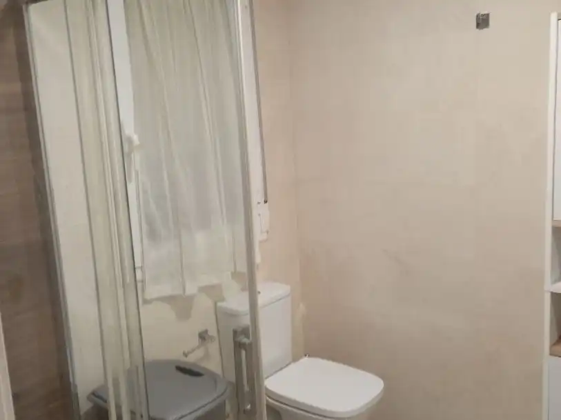 Badezimmer von Wohnung zur Miete in Martos mit Klimaanlage, Terrasse und Balkon
