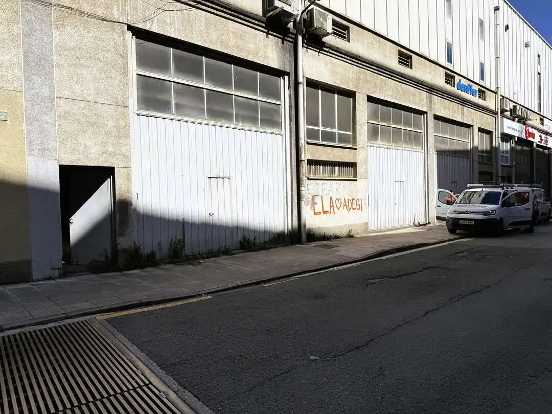 Vista exterior de Nau industrial en venda en Eibar