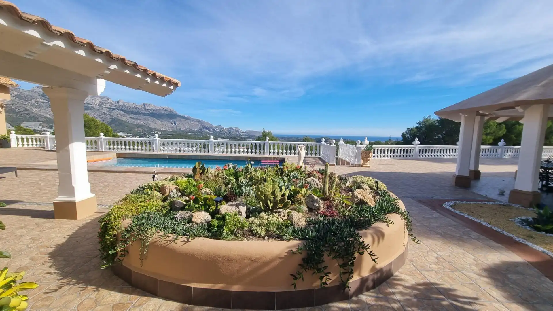 Casa amb piscina en venda a La Nucia Pueblo, imagen 3