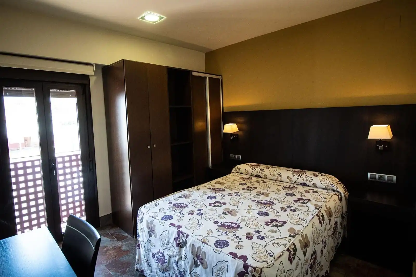 Habitación de Edificio en venta en Córdoba con Alarma