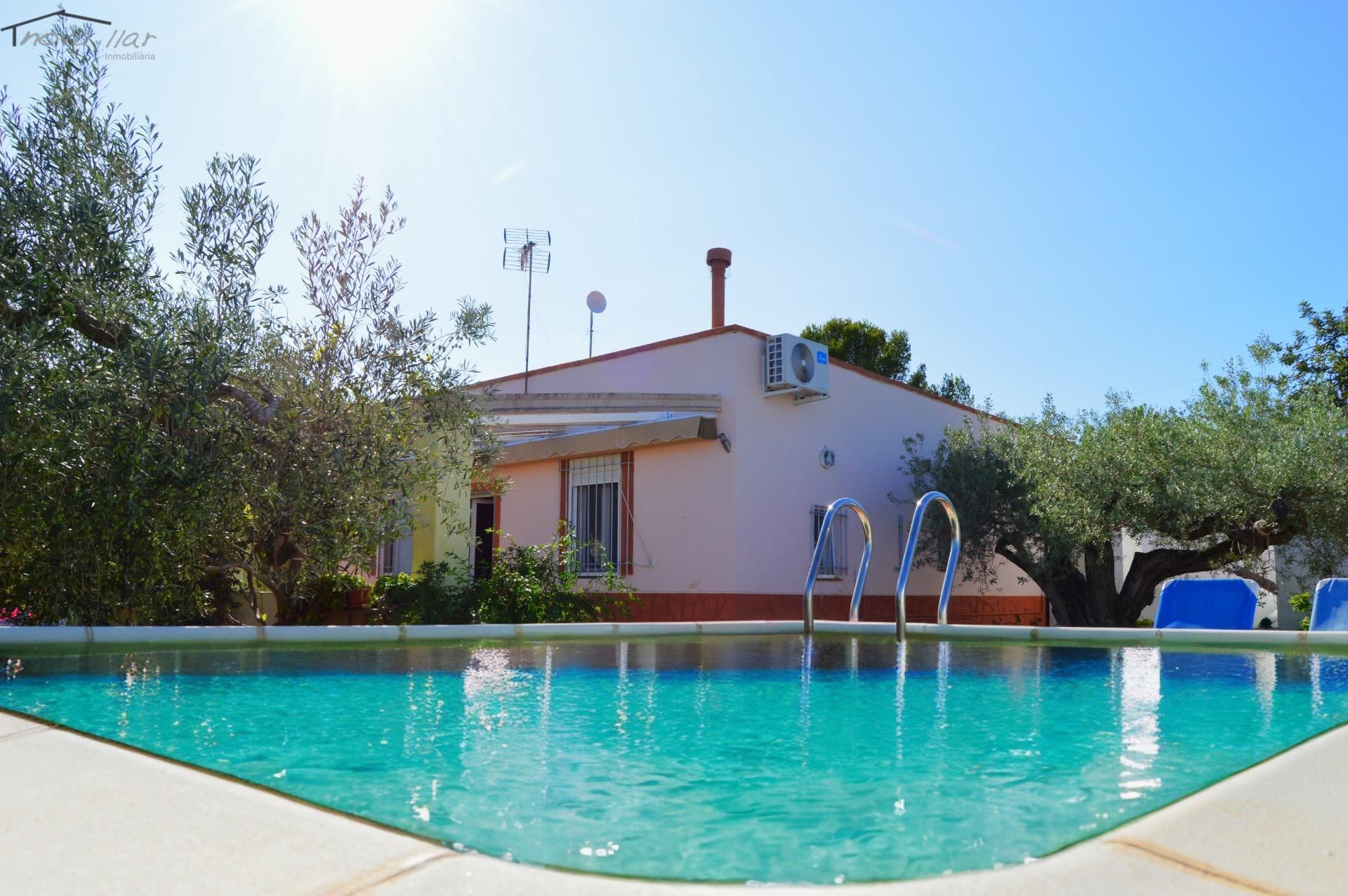 Piscina de Finca rústica de lloguer en L'Ametlla de Mar  amb Aire condicionat, Calefacció i Jardí privat