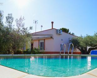 Swimming pool of Country house to rent in L'Ametlla de Mar   with Air Conditioner, Heating and Private garden