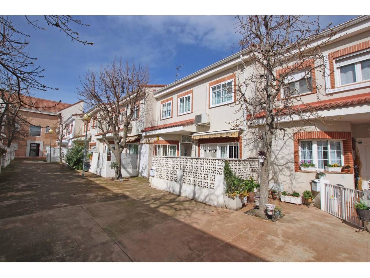 Vista exterior de Casa adosada en venda en El Álamo