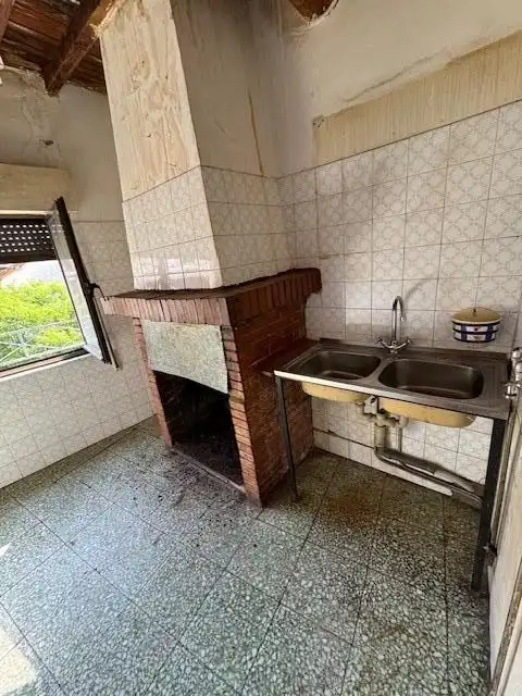 Cuina de Casa o xalet en venda en Herguijuela de la Sierra amb Traster i Balcó