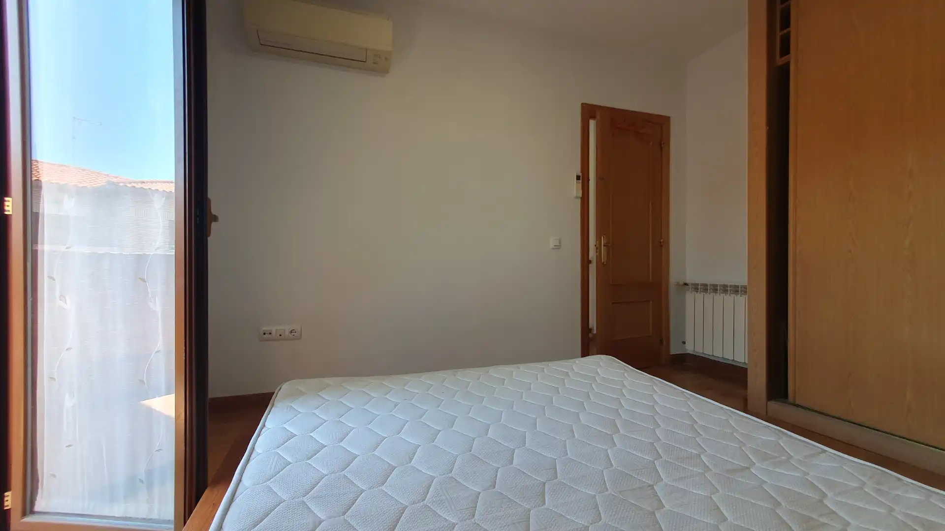 Dormitori de Casa adosada en venda en Olías del Rey amb Aire condicionat, Calefacció i Jardí privat
