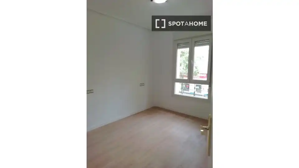 Bedroom of Flat for rent in Madrid  with Air Conditioner, Heating and Furnished