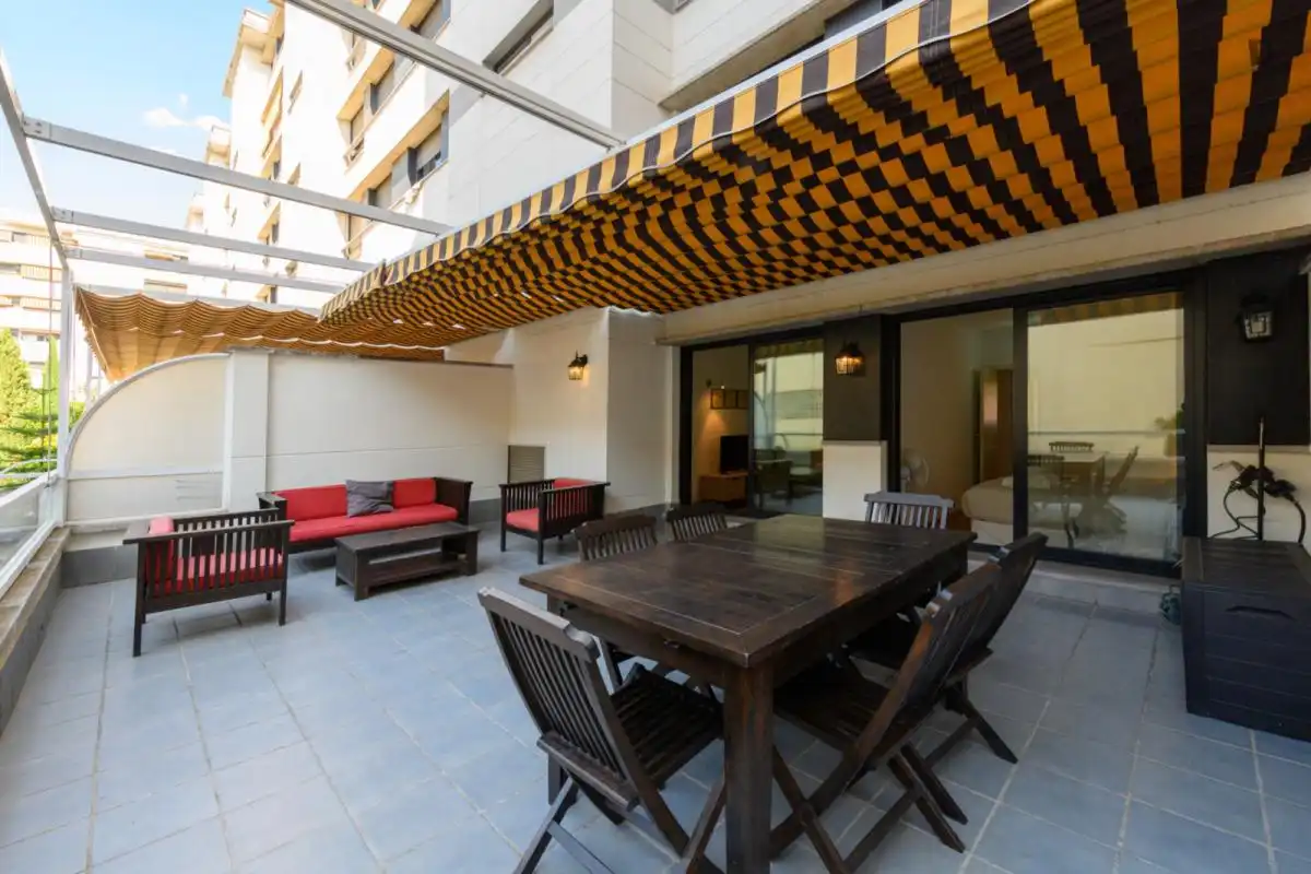 Terrassa de Apartament de lloguer en Madrid amb Calefacció, Moblat i Forn