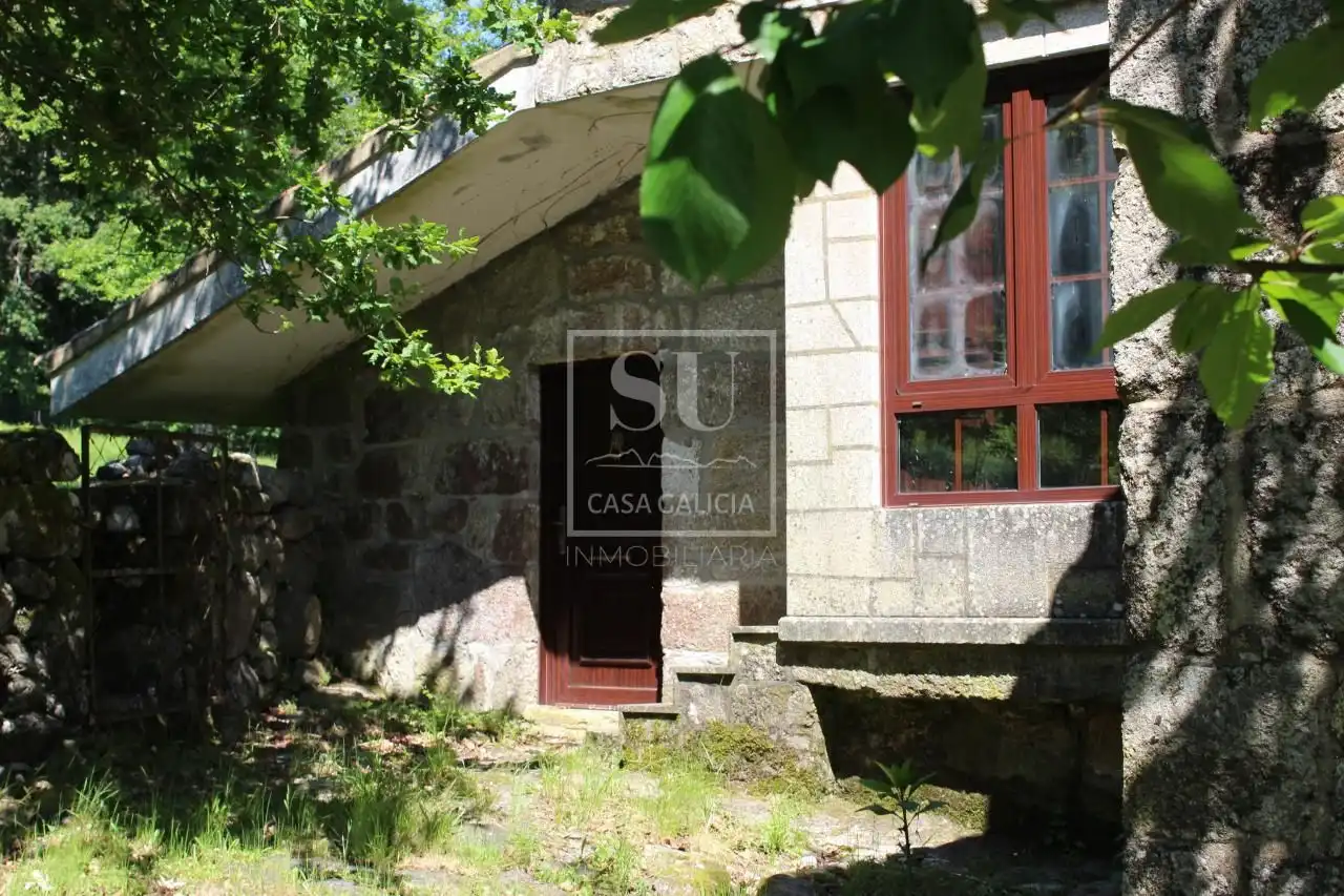 Außenansicht von Country house zum Verkauf in A Lama   mit Privatgarten