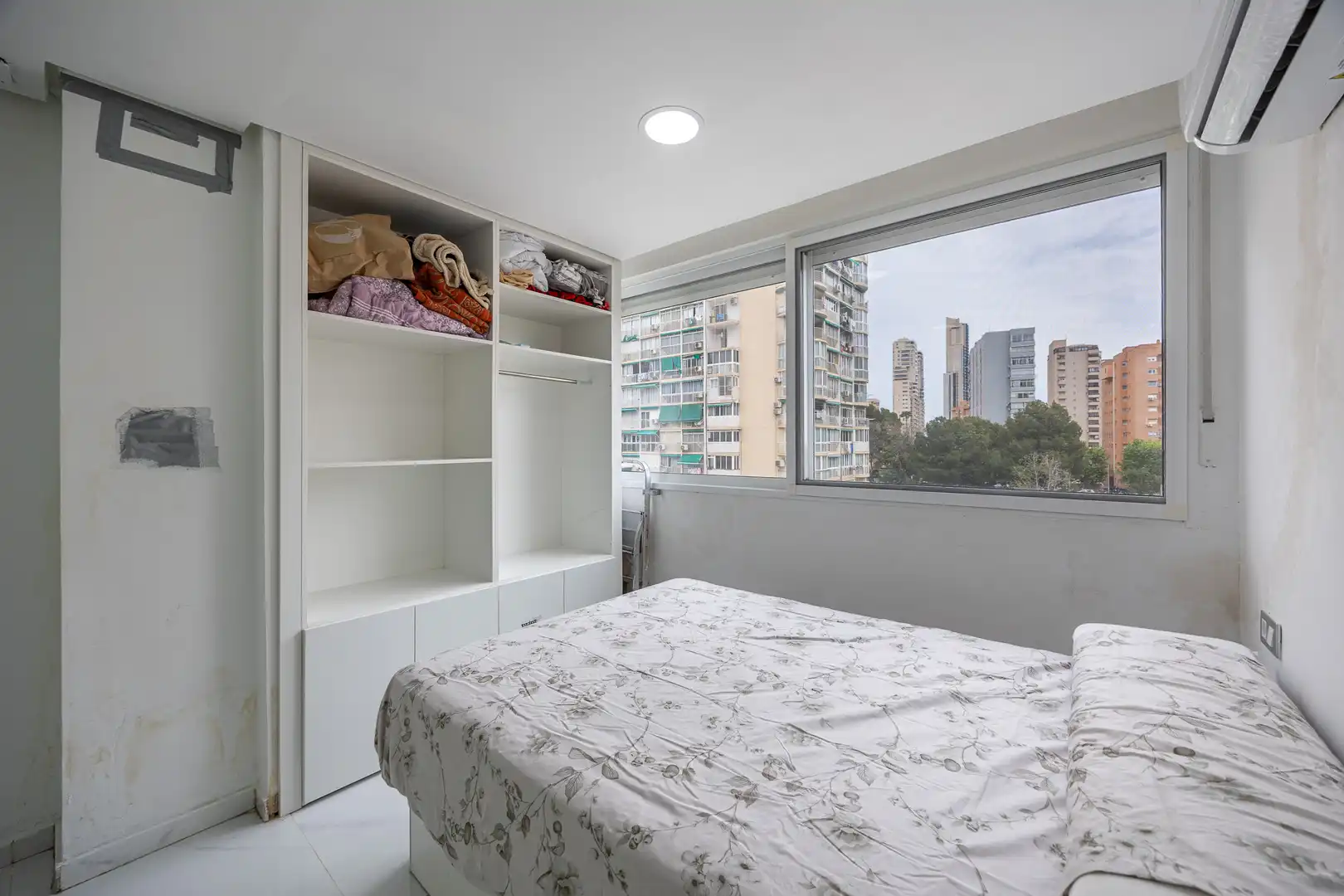 Habitación de Apartamento en venta en Benidorm con Piscina, Amueblado y Piscina comunitaria