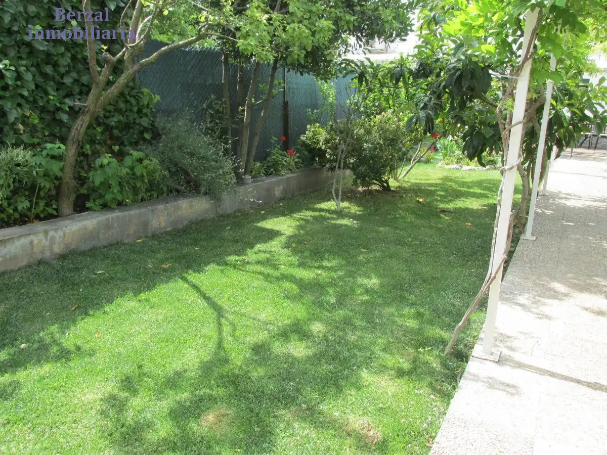 Jardí de Casa o xalet en venda en  Logroño amb Calefacció, Jardí privat i Terrassa