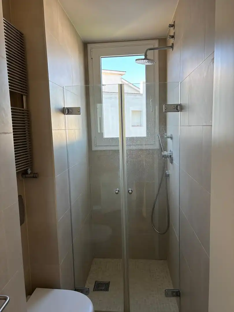 Baño de Piso de alquiler en Lloret de Mar con Calefacción, Terraza y Amueblado