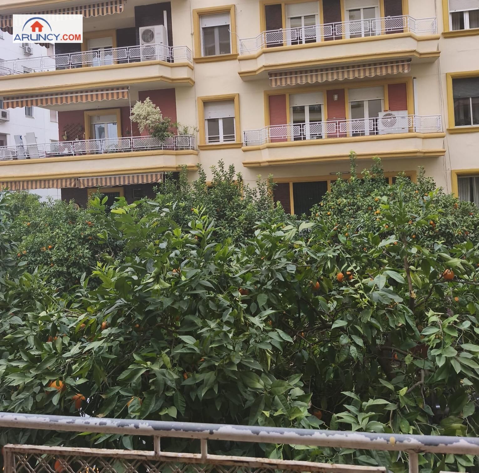 Vista exterior de Piso en venta en  Sevilla Capital con Balcón