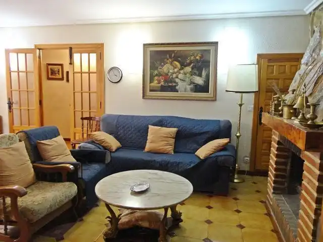 Sala d'estar de Casa adosada en venda en Santo Domingo de Silos amb Calefacció, Terrassa i Traster