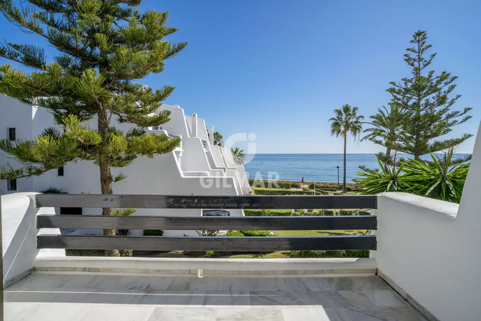 Außenansicht von Einfamilien-Reihenhaus zum Verkauf in Marbella mit Heizung, Privatgarten und Schwimmbad