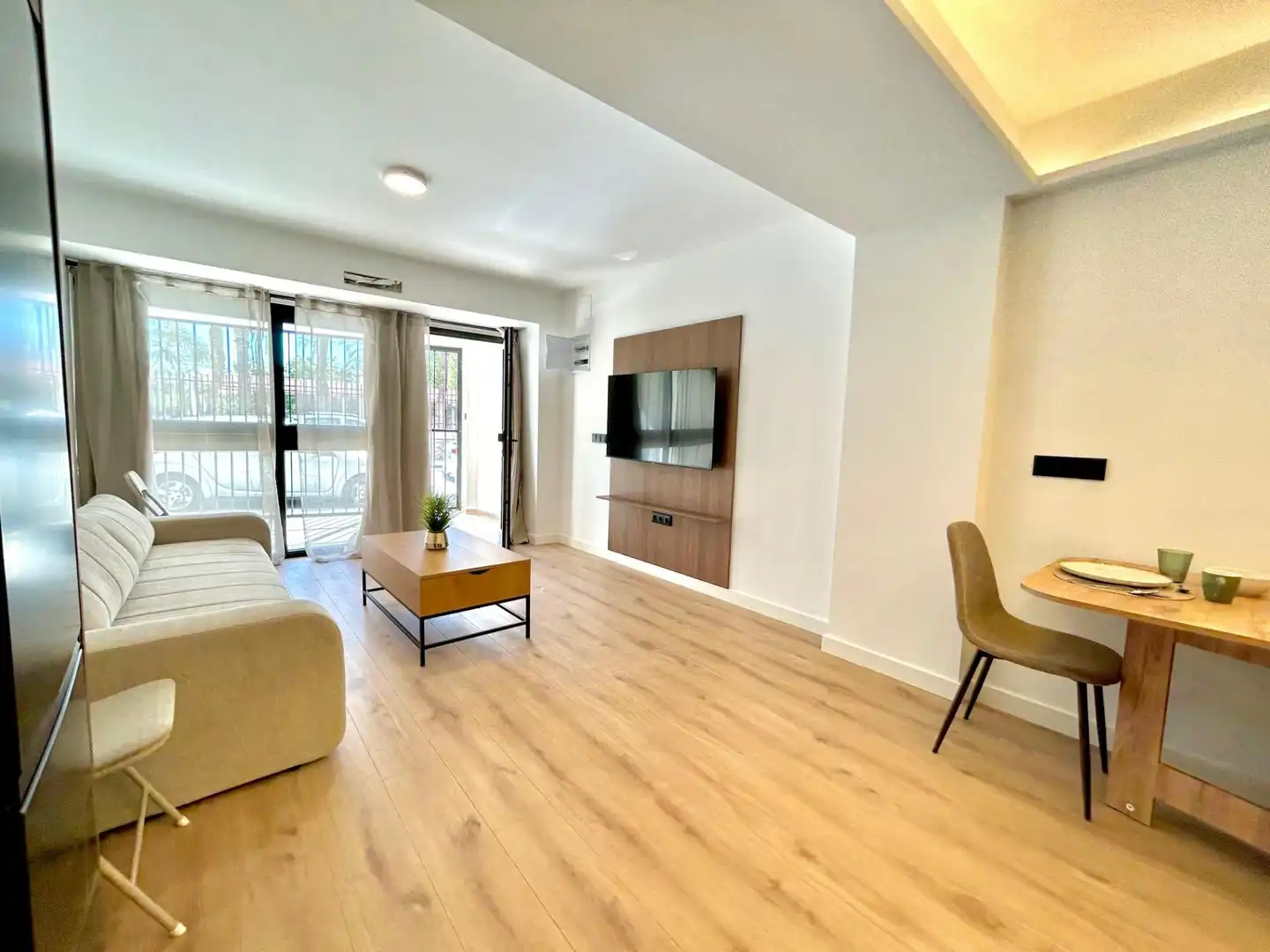 Wohnzimmer von Erdgeschoss zum Verkauf in Elche / Elx mit Klimaanlage, Terrasse und Möbliert