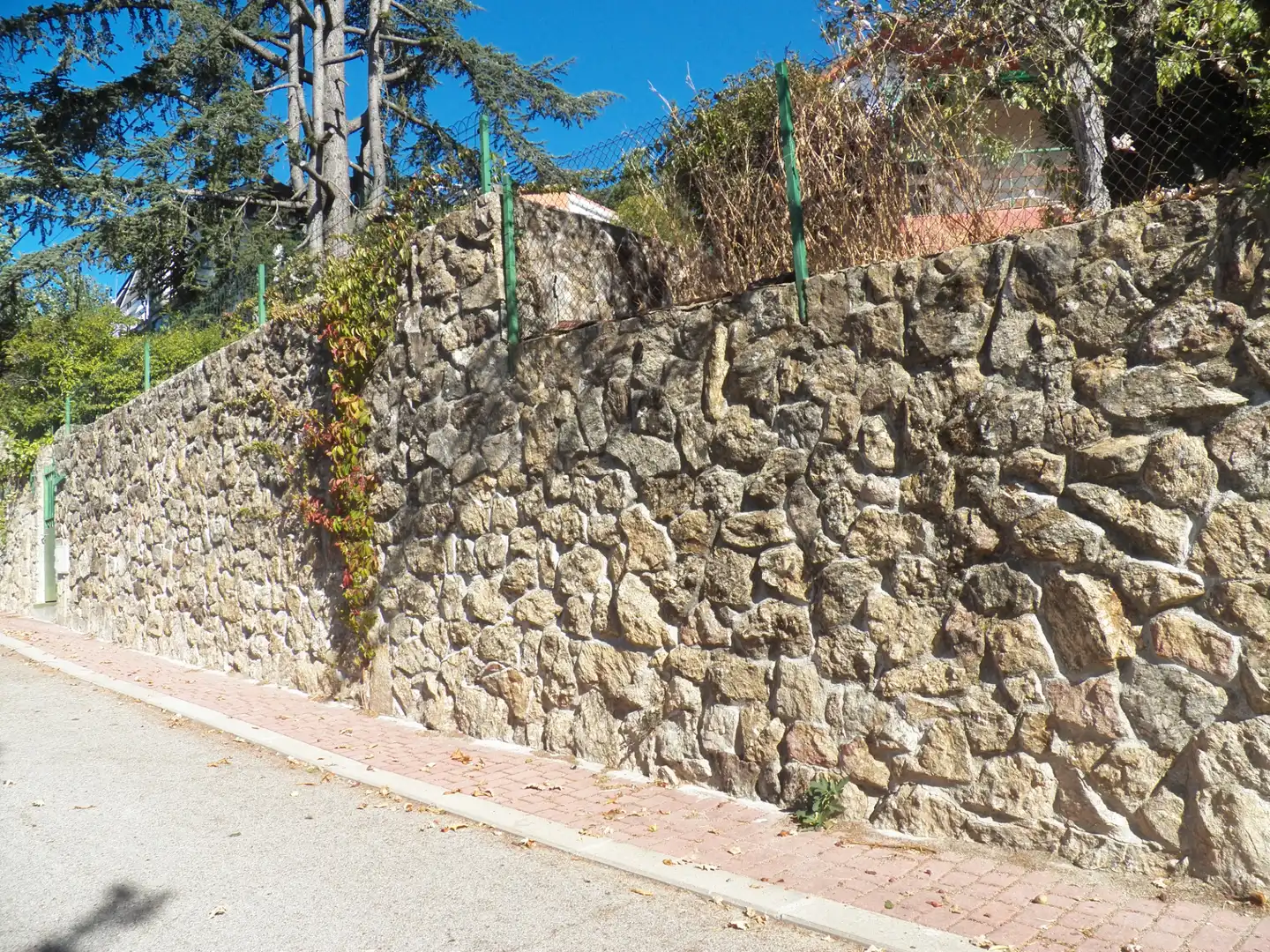 Exterior view of Detached homes for sale in Miraflores de la Sierra  with Private garden and Swimming Pool