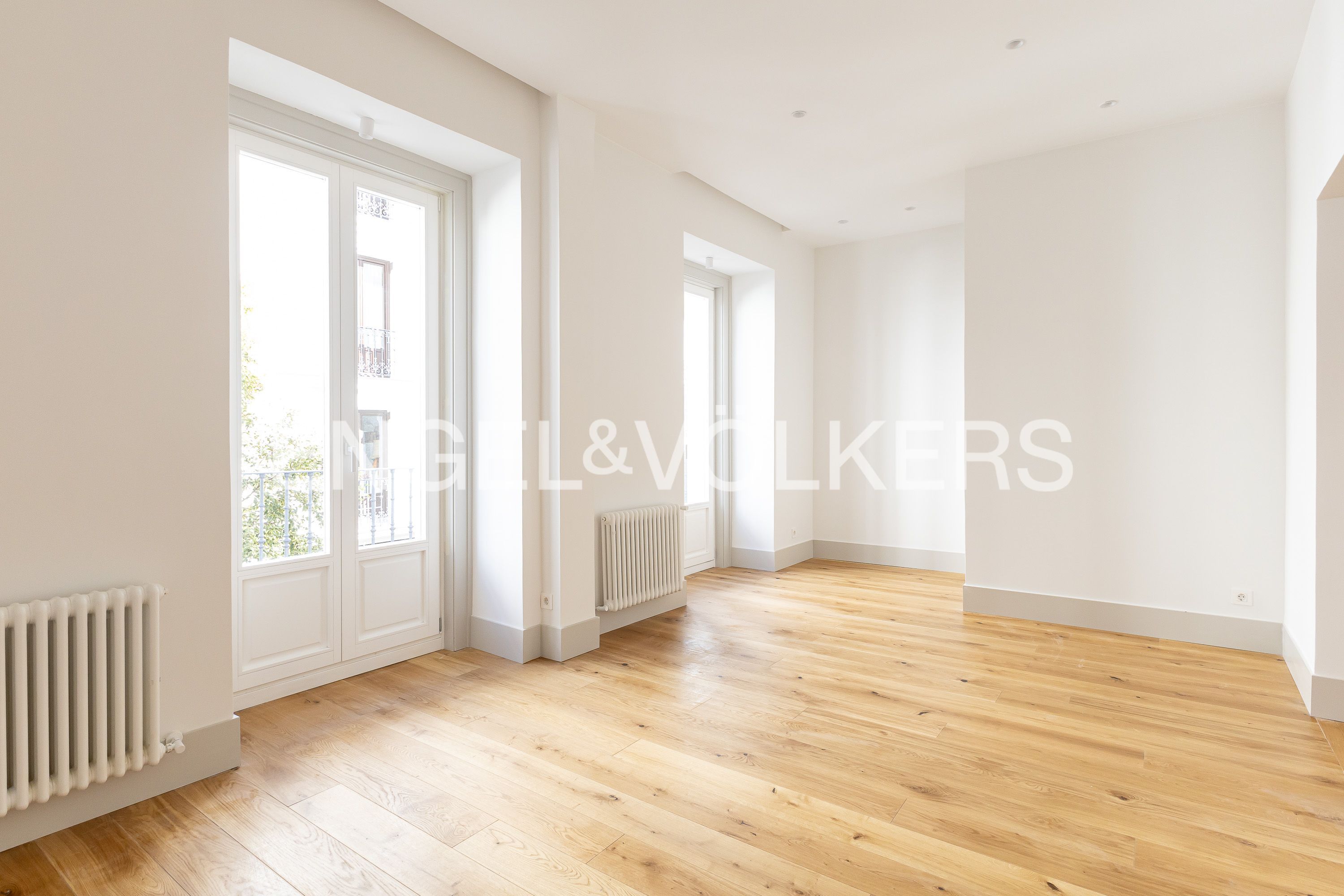 Bedroom of Flat for sale in  Madrid Capital  with Air Conditioner, Heating and Balcony