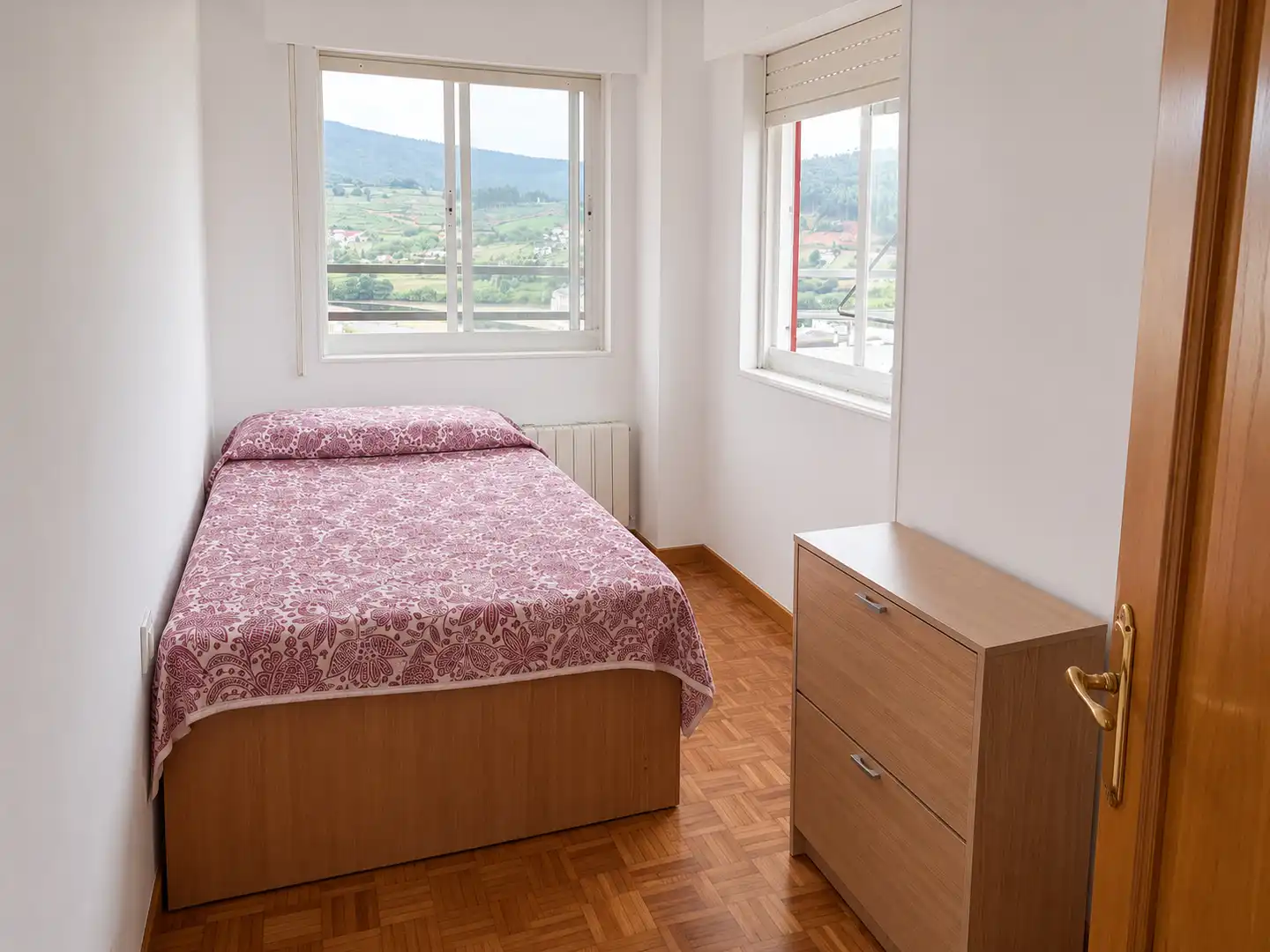 Habitación de Ático en venta en Viveiro con Calefacción, Terraza y Trastero