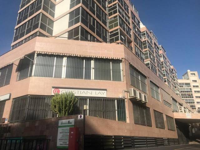 Local comercial en Venta en Avenida de Benito Pérez Armas en La Salle - Cuatro Torres