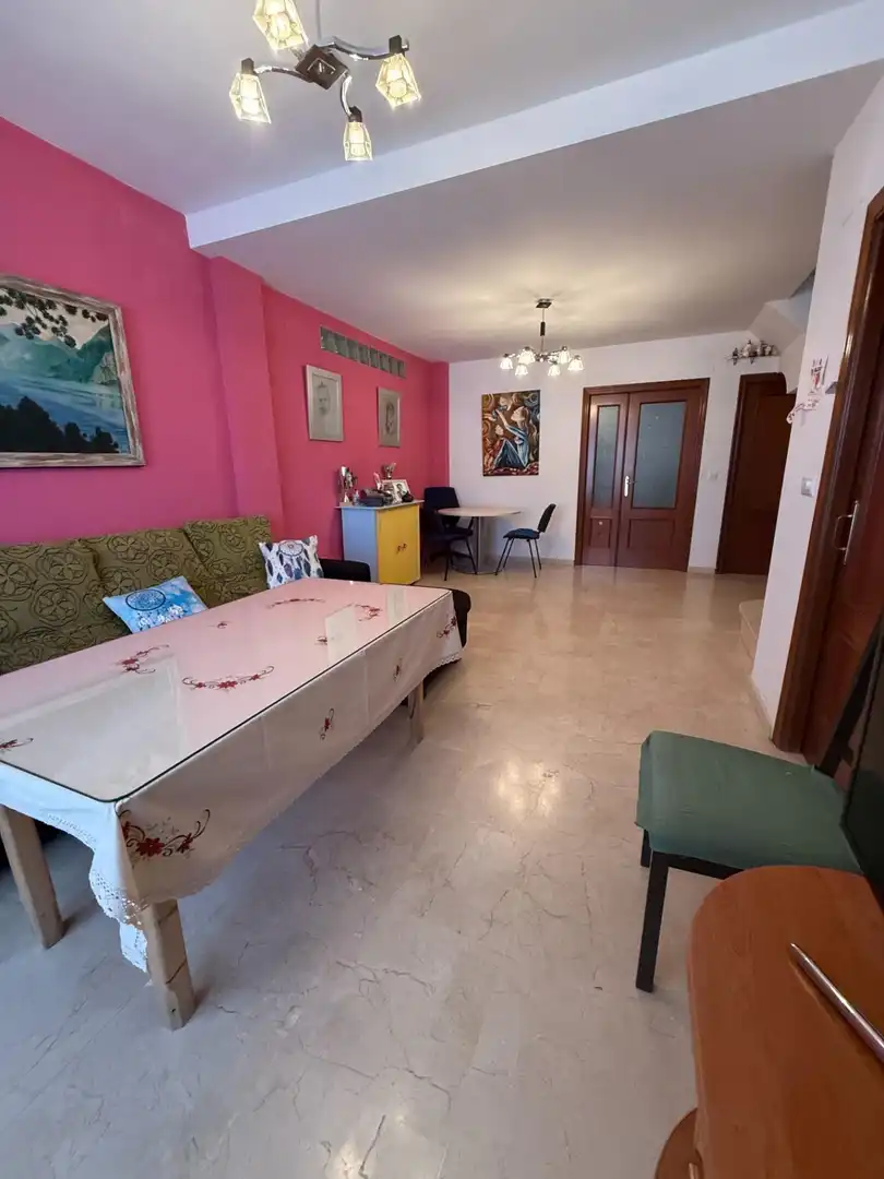 Menjador de Casa adosada en venda en Bollullos de la Mitación amb Jardí privat