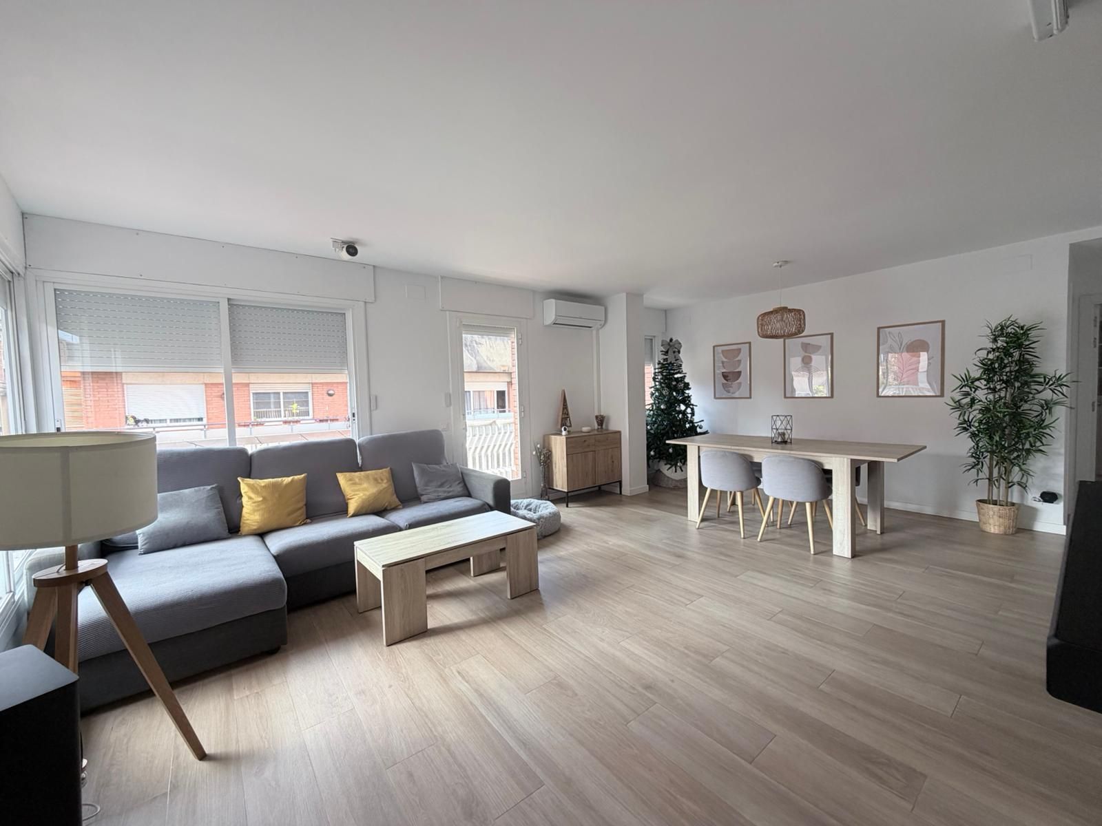 Living room of Flat for sale in  Barcelona Capital  with Heating and Balcony