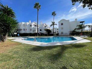 Flat with balcony to rent in Calle Sabinillas