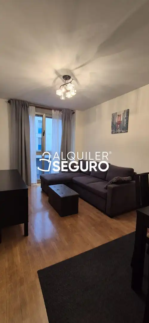 Sala d'estar de Pis de lloguer en Gijón  amb Calefacció, Traster i Moblat