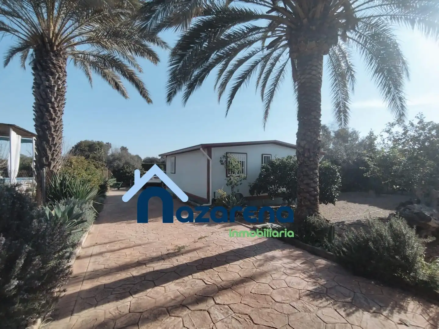 Vista exterior de Terreno en venta en Coria del Río