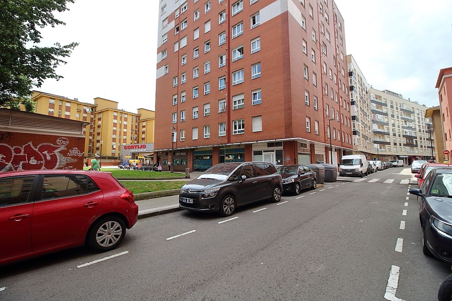 Vista exterior de Pis en venda en Gijón  amb Calefacció, Parquet i Traster