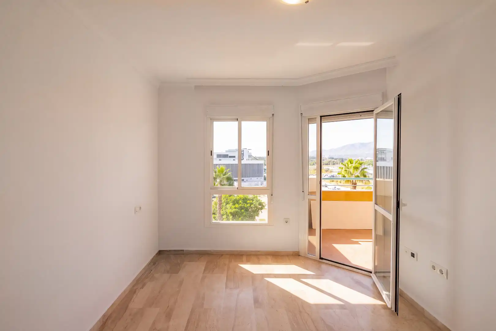 Habitación de Piso en venta en Málaga con Aire acondicionado, Calefacción y Terraza