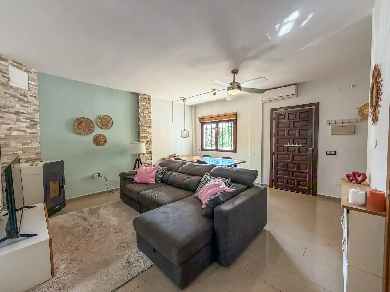 Sala de estar de Casa adosada en venta en Torrox con Aire acondicionado, Calefacción y Terraza