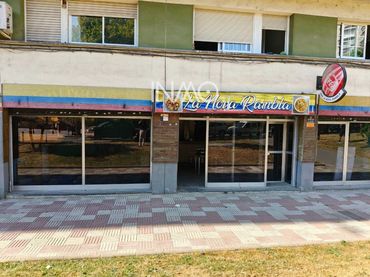 Locale commerciale in affitto a Les Torres