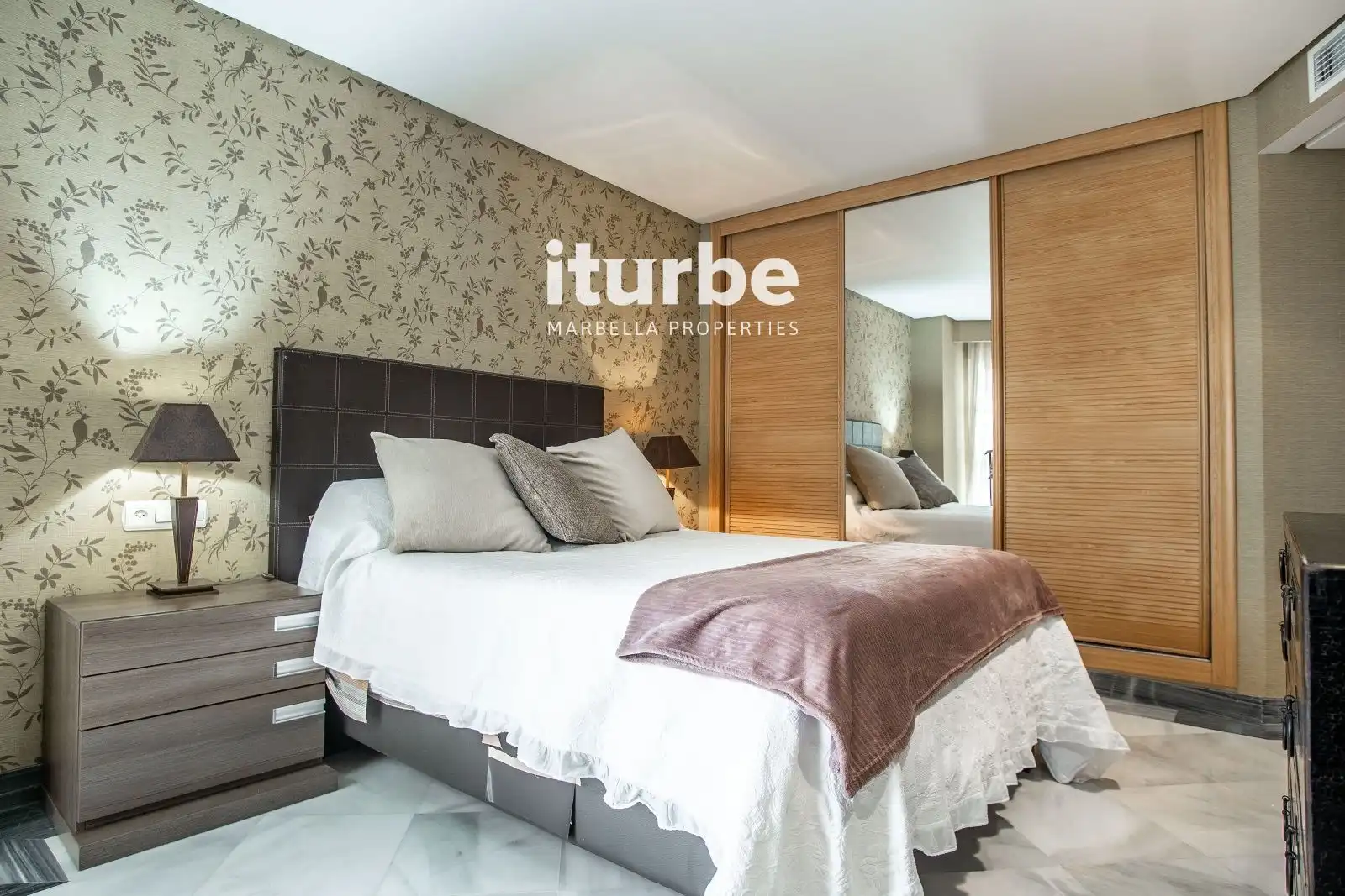 Bedroom of Flat for rent in Marbella  with Air Conditioner, Terrace and Swimming Pool