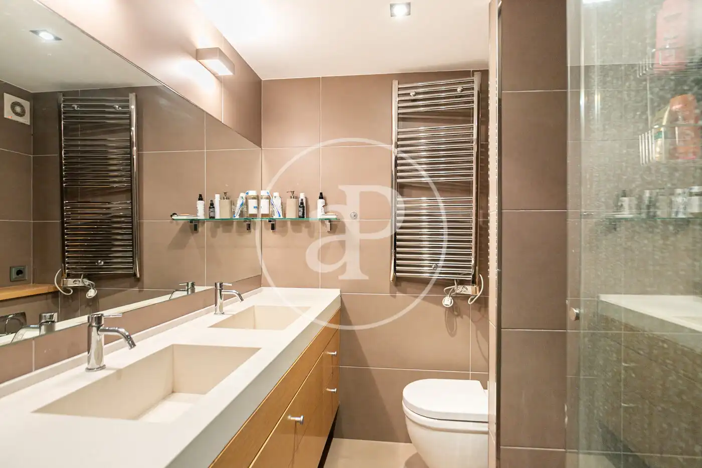 Bathroom of Flat for sale in Barcelona  with Air Conditioner, Heating and Terrace