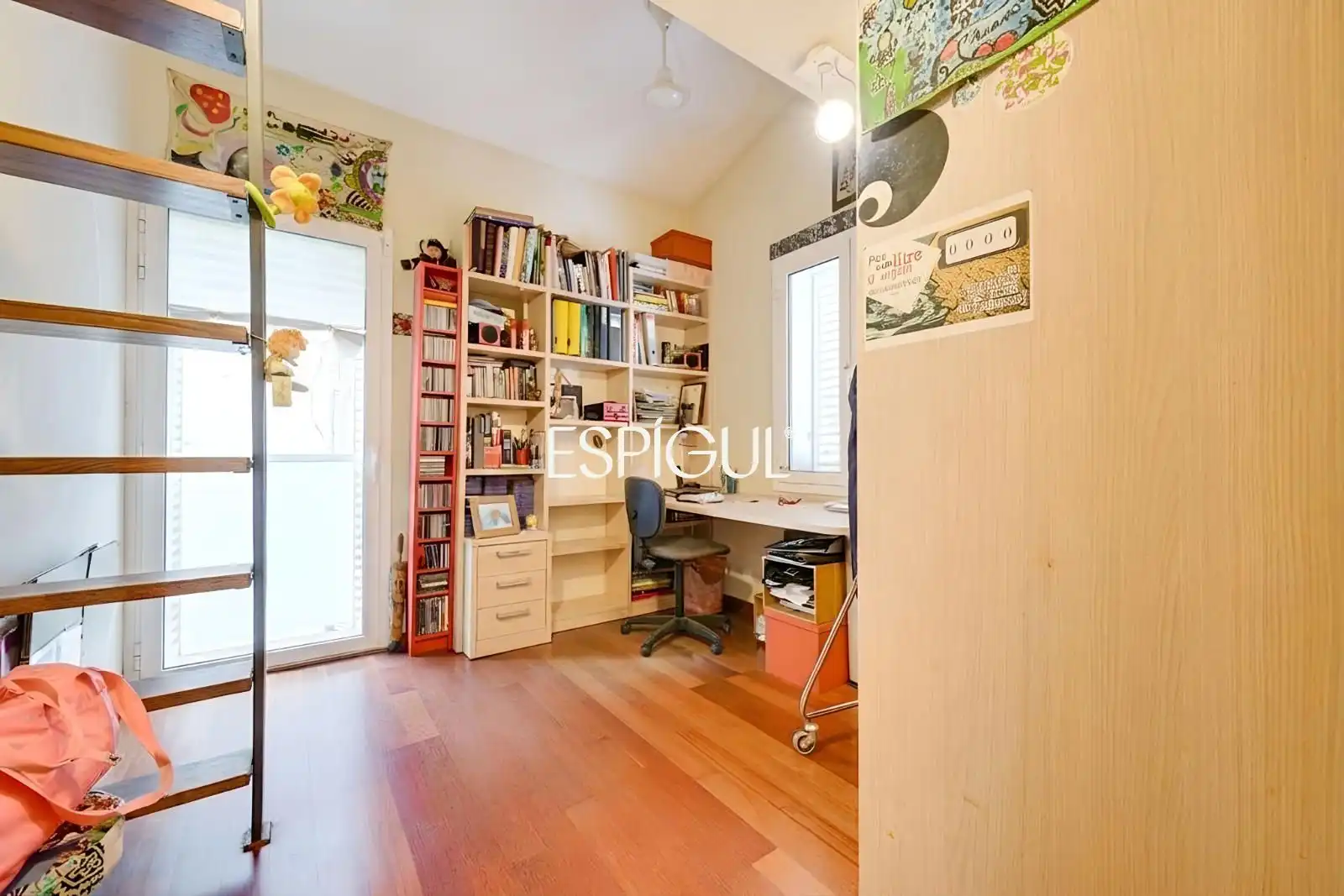 Dormitori de Casa o xalet en venda en Cerdanyola del Vallès amb Calefacció, Parquet i Terrassa
