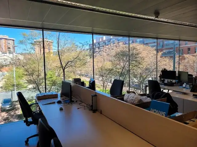 Büro zur Miete in Barcelona mit Klimaanlage, Heizung und Terrasse