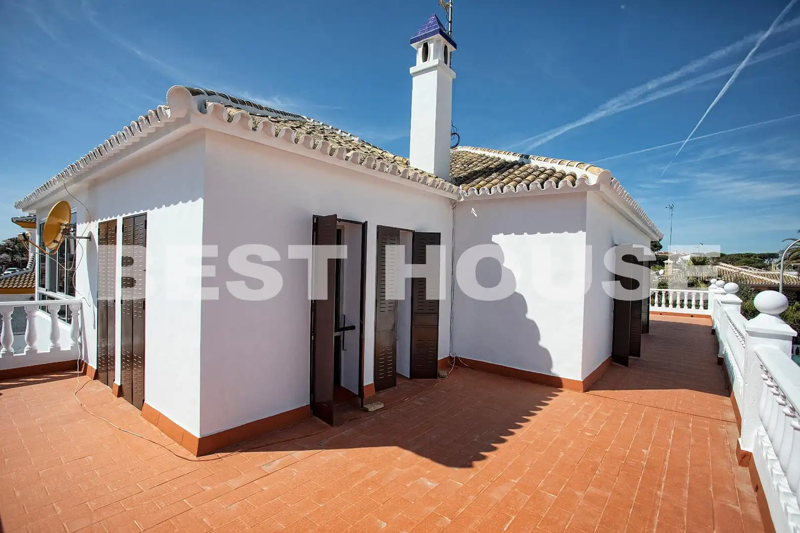 Vista exterior de Casa o xalet en venda en Almonte amb Jardí privat i Terrassa