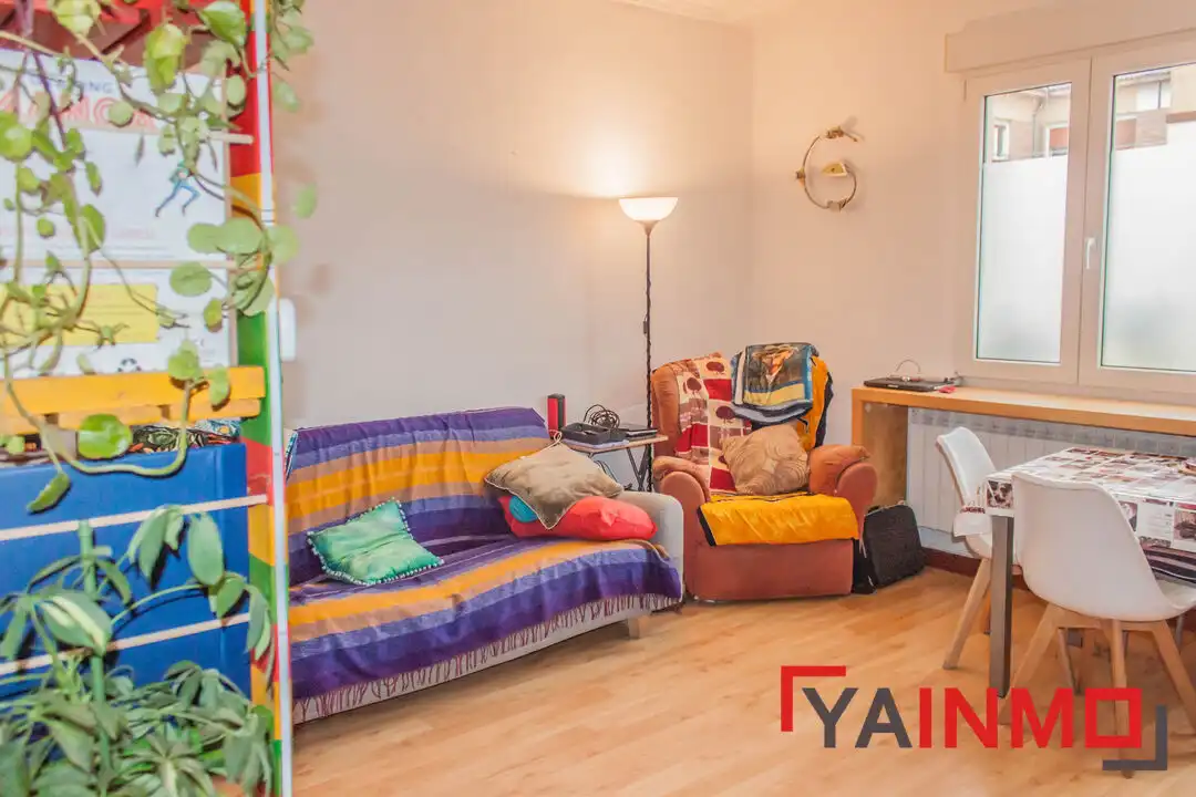 Sala de estar de Piso en venta en Vitoria - Gasteiz con Calefacción, Parquet y Trastero