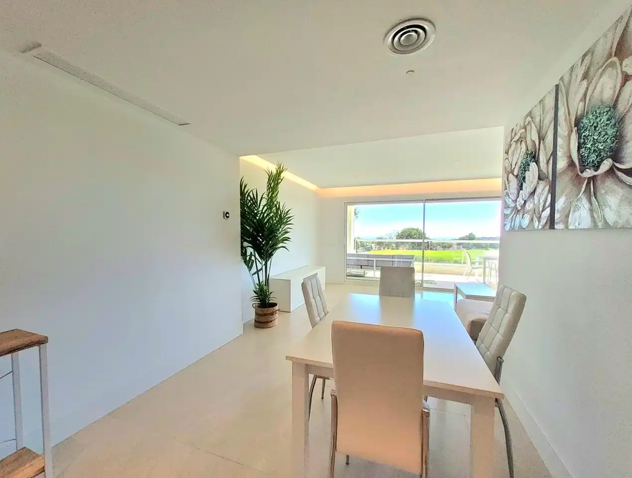 Comedor de Apartamento en venta en Sotogrande con Aire acondicionado, Terraza y Amueblado