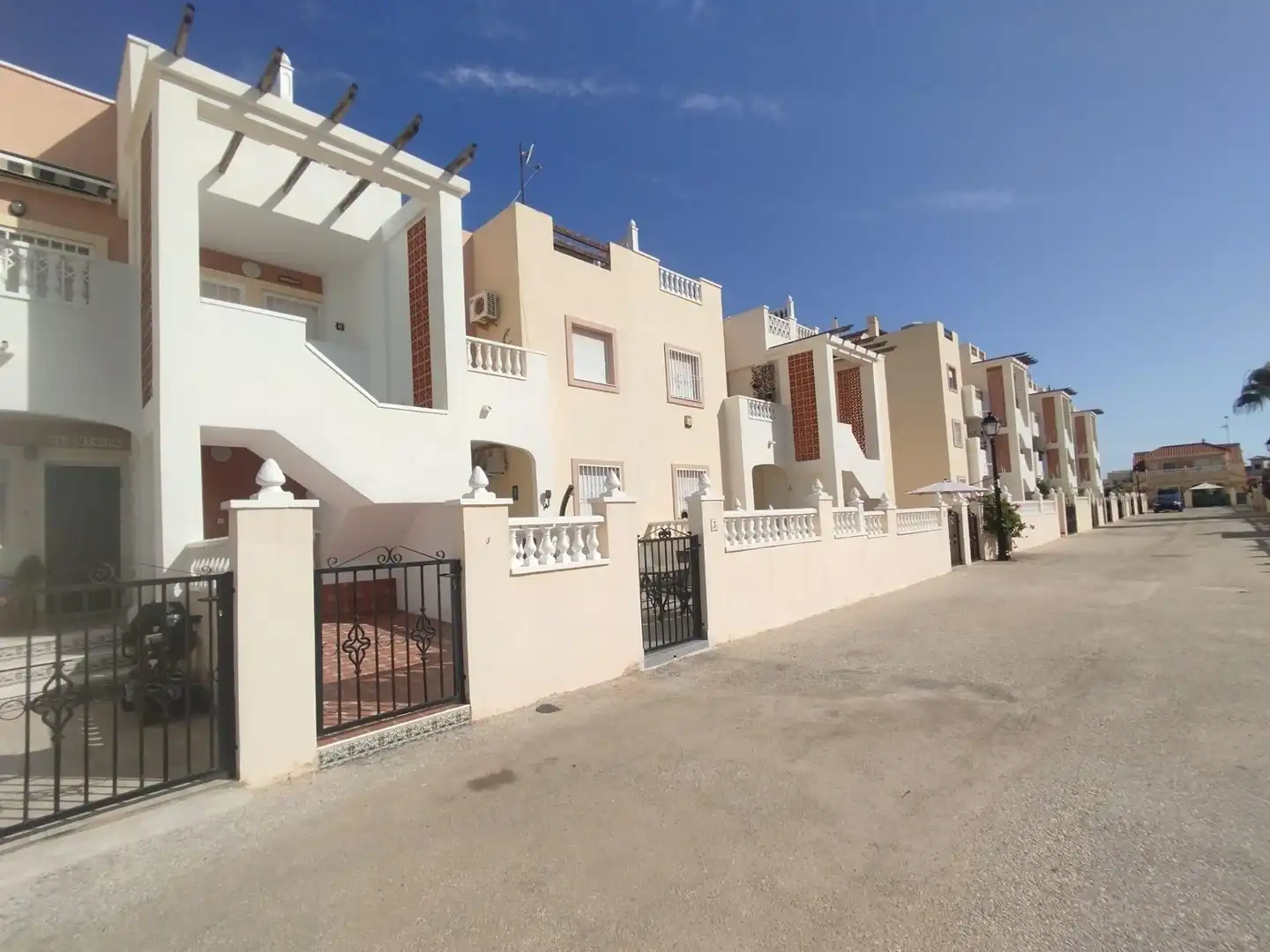 Vista exterior de Apartament en venda en Orihuela amb Aire condicionat, Calefacció i Jardí privat