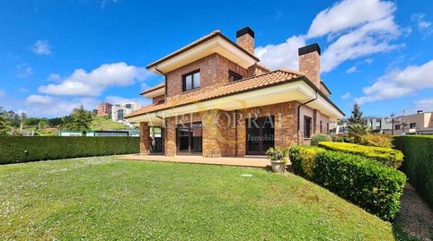 Exclusivo chalet en Montecerrao.
