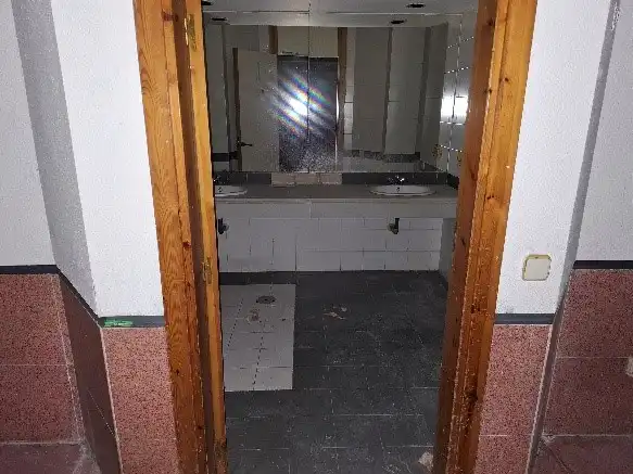 Baño de Local en venta en Madrid