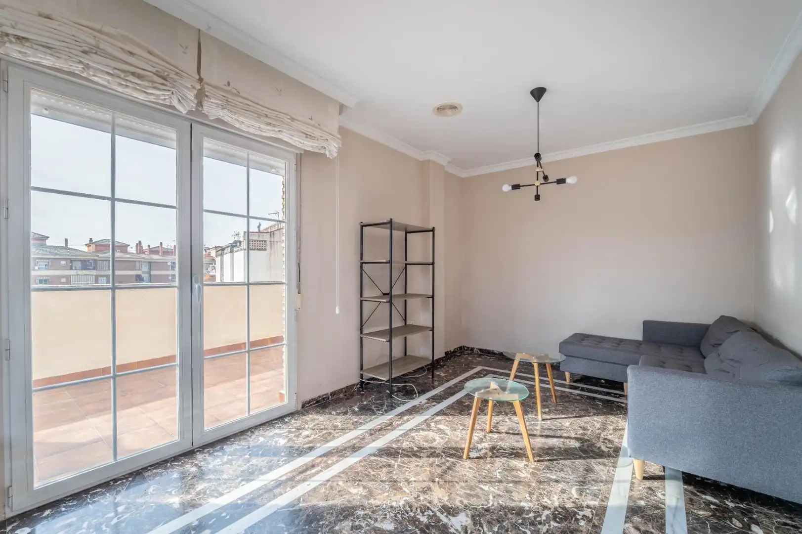 Wohnzimmer von Dachboden zum Verkauf in Maracena