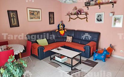 Living room of Flat for sale in Salamanca Capital  with Heating and Balcony