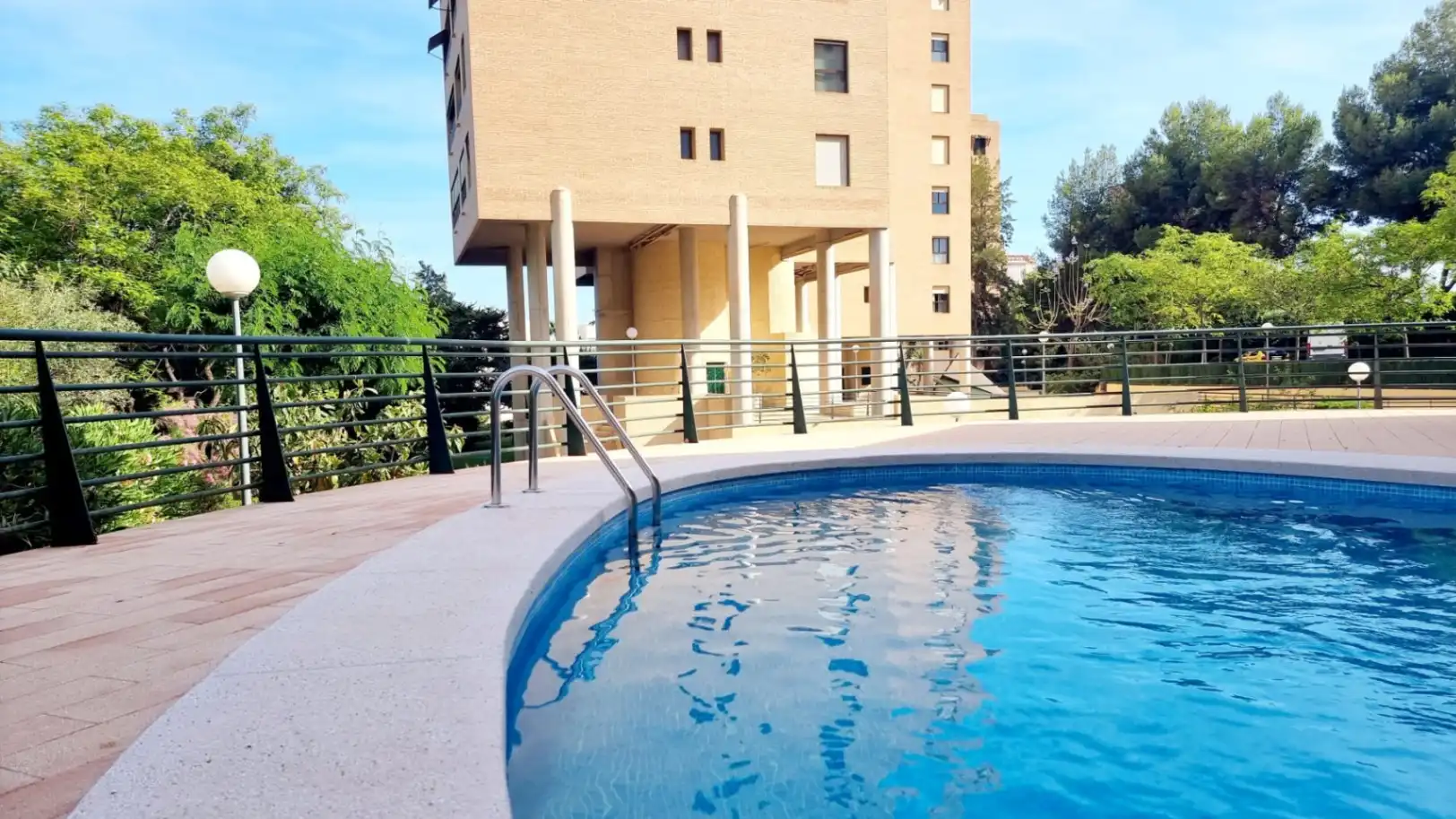 Piscina de Ático en venta en Benidorm con Aire acondicionado, Jardín privado y Terraza