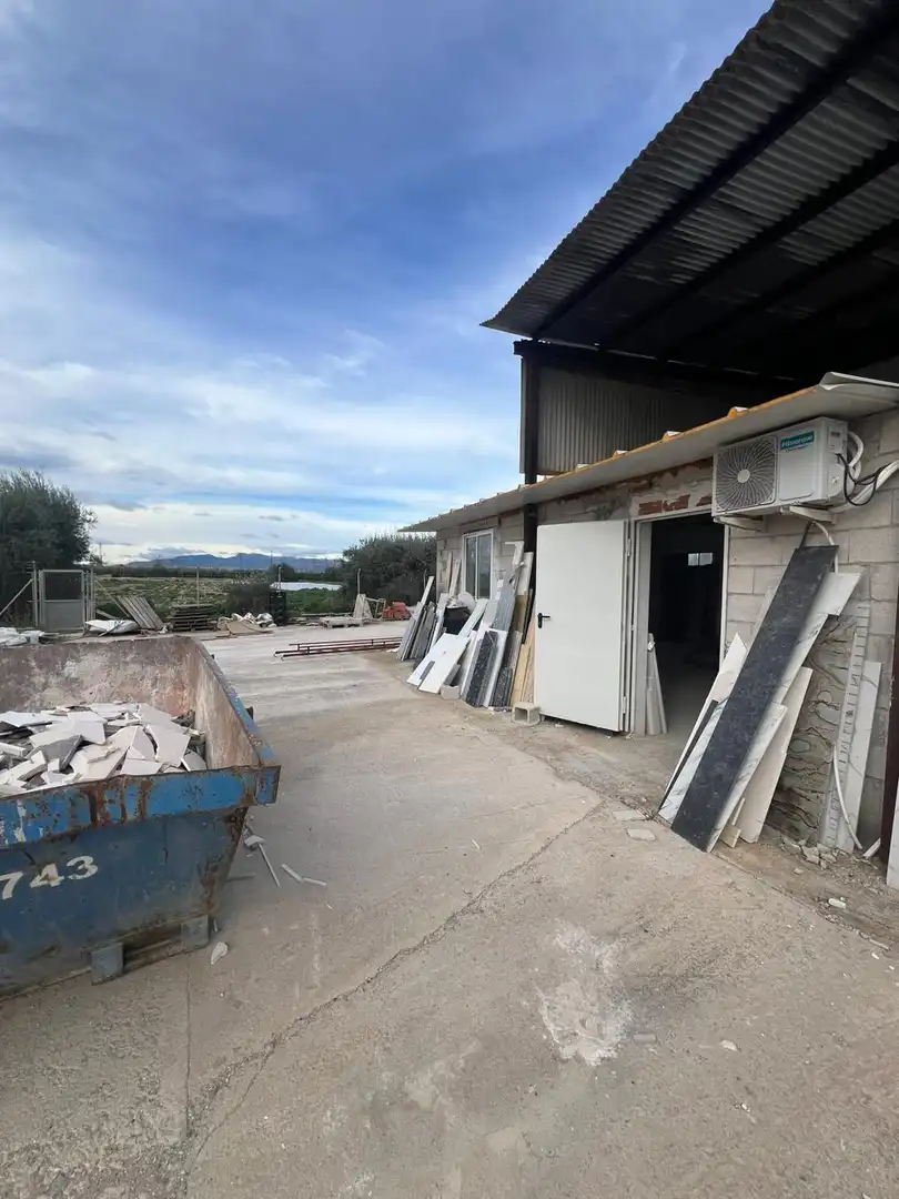 Vista exterior de Nave industrial en venta en Murcia