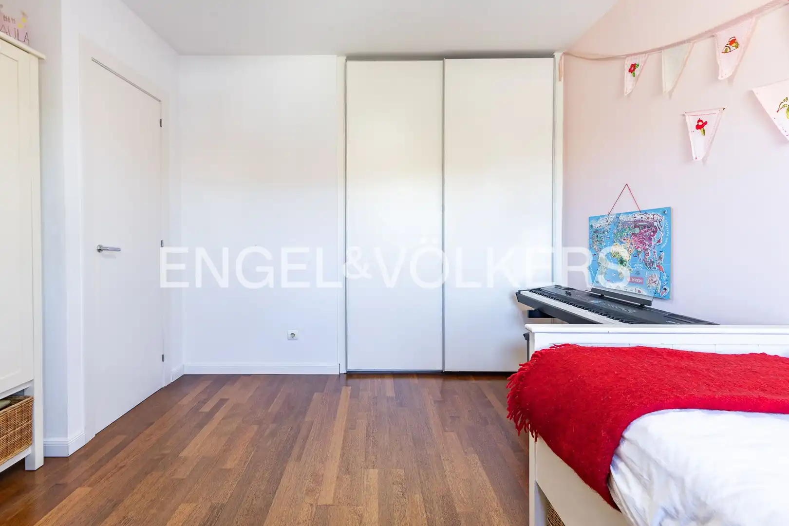Habitación de Casa adosada de alquiler en Tiana con Aire acondicionado, Calefacción y Jardín privado