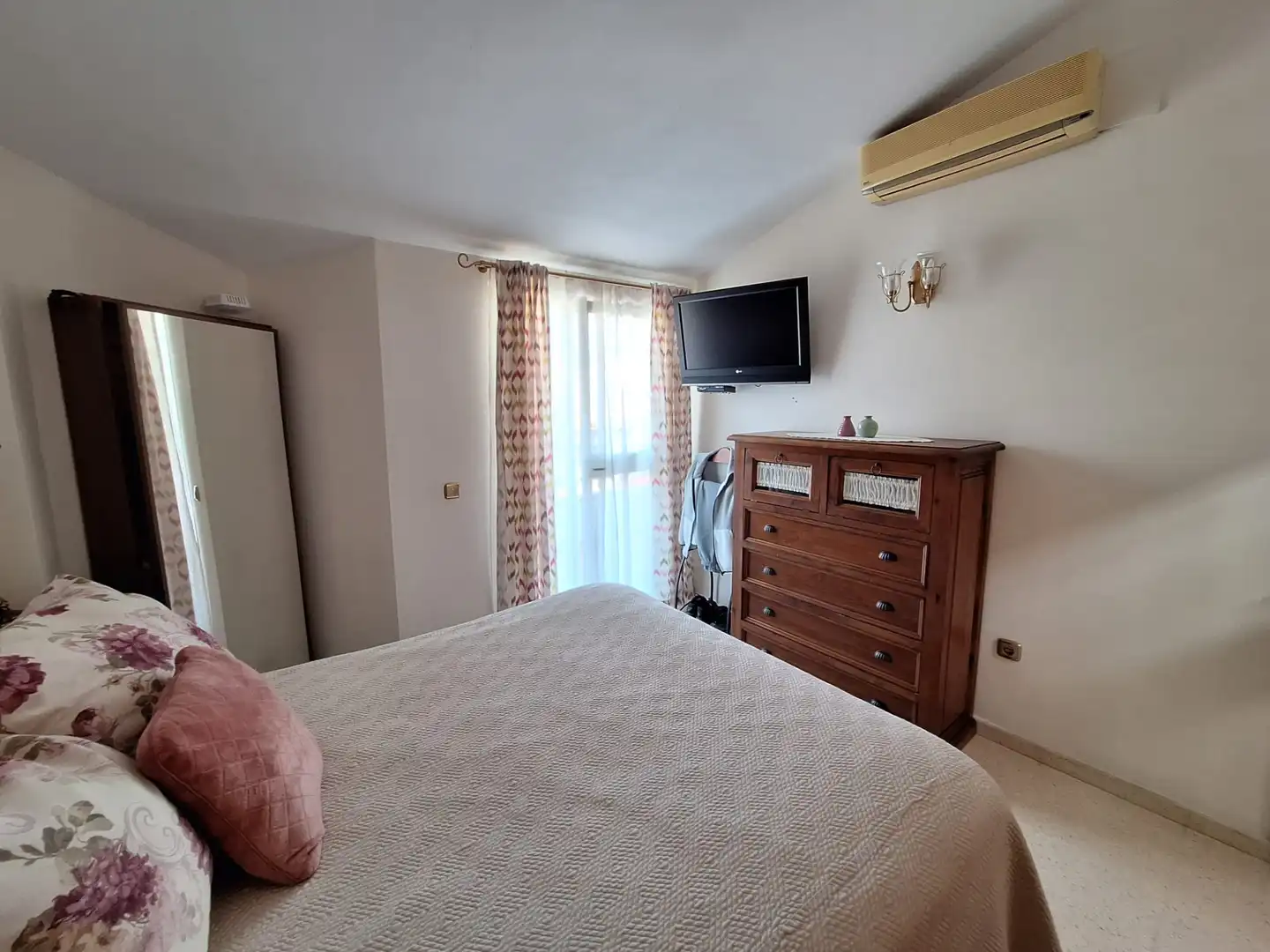 Bedroom of Houses for sale in La Línea de la Concepción  with Air Conditioner, Heating and Terrace