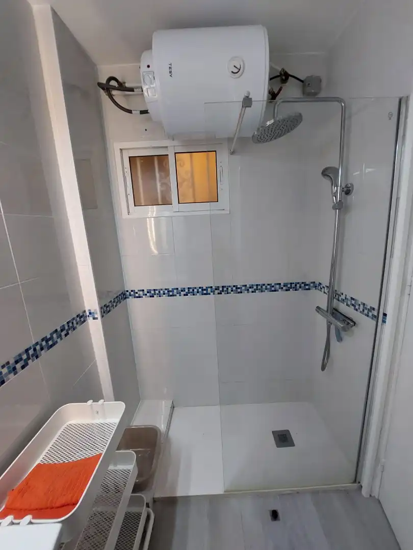 Baño de Estudio en venta en Benalmádena con Aire acondicionado, Terraza y Amueblado