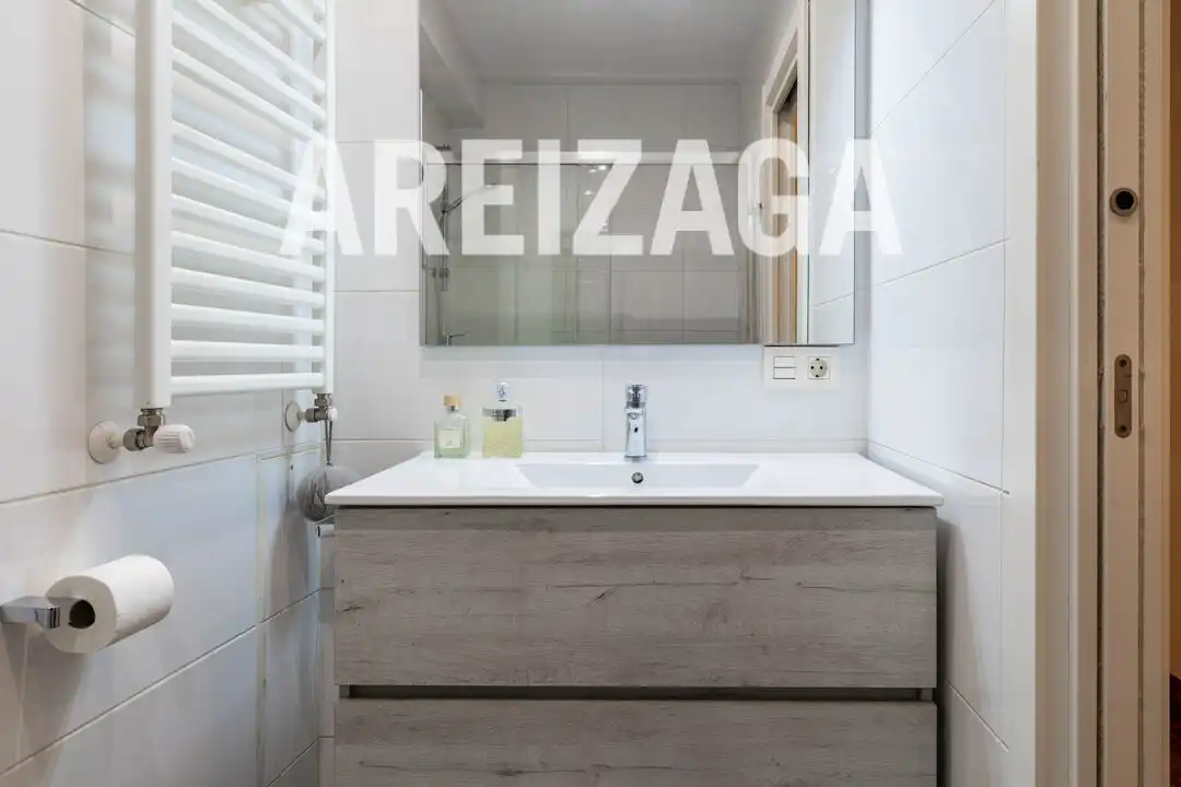 Bathroom of Flat for sale in Donostia - San Sebastián   with Heating